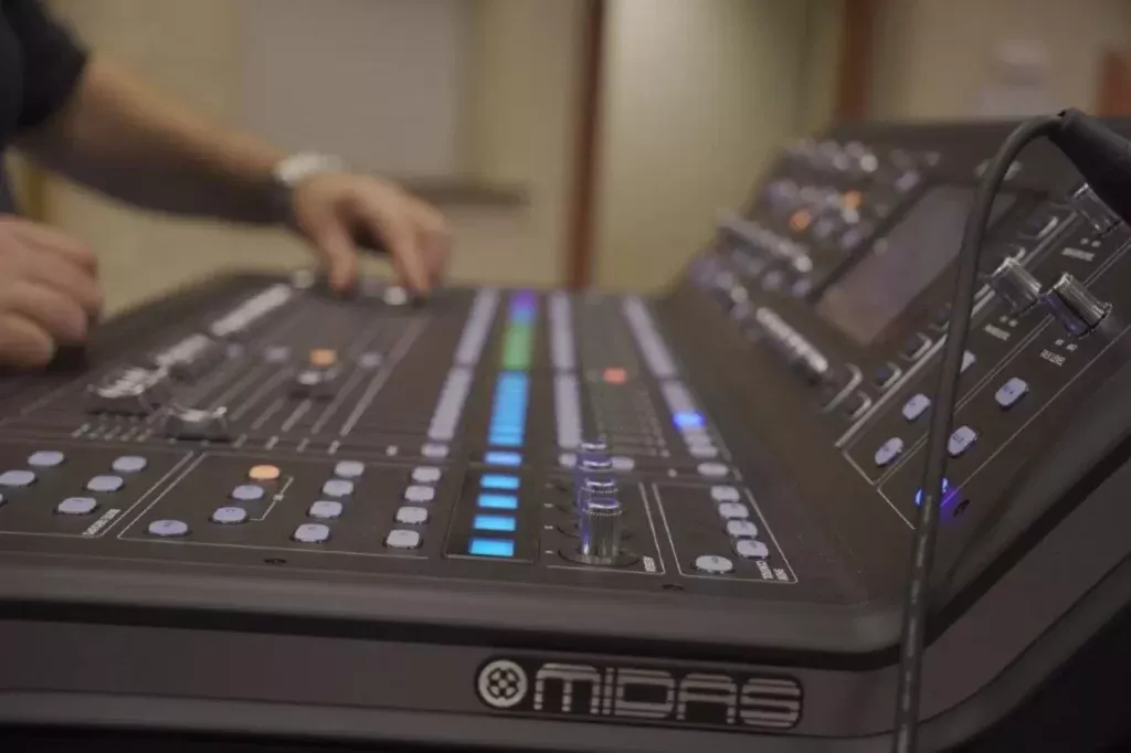 Geluidsverzorging met digitaal mengpaneel